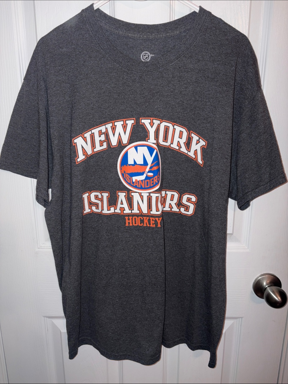 New York Islanders Men's Gray Logo T-Shirt